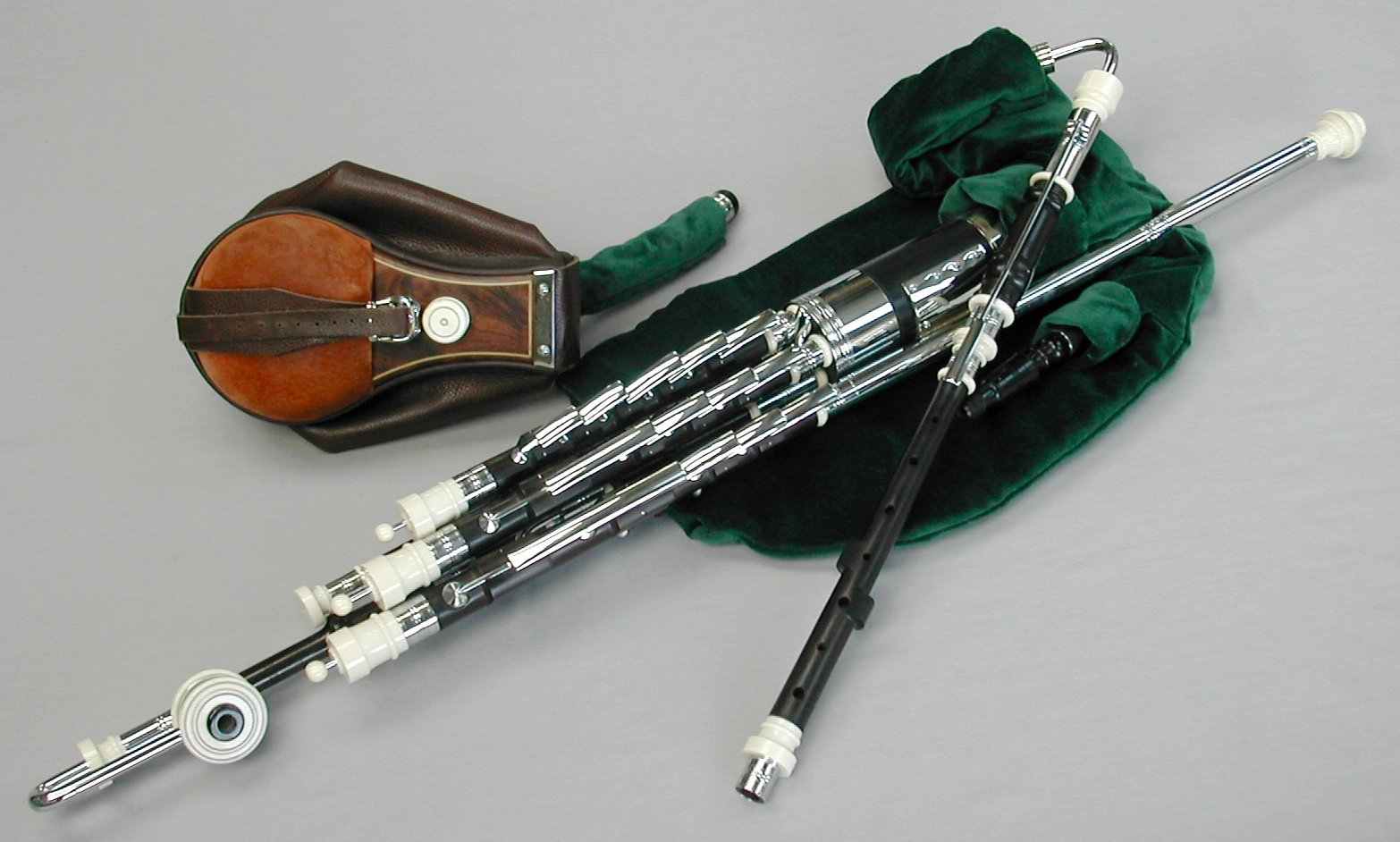 IRISH UILLEANN PIPE חמת חלילים אירית, חמת אירית