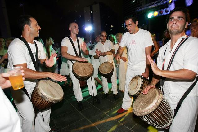 מעגל מתופפים, מתופפים לחתונה, תופים ושופרים, תקליטנים, תופים ושופרות, כניסת חופה עם שופרות